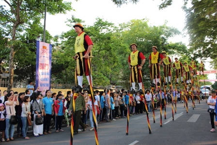 Cà kheo- Nghệ thuật đường phố hấp dẫn tại Festival Huế 2014